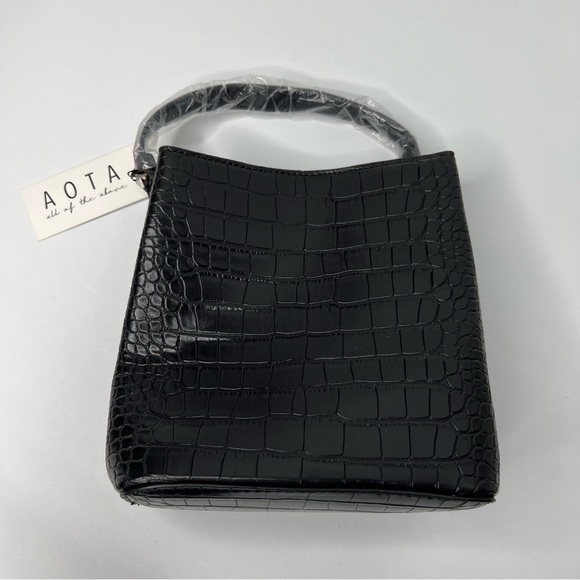 AOTA Elena Vegan Black Mock Croc Embossed Bucket Crossbody Bag Black NWT - Picture 8 of 16
